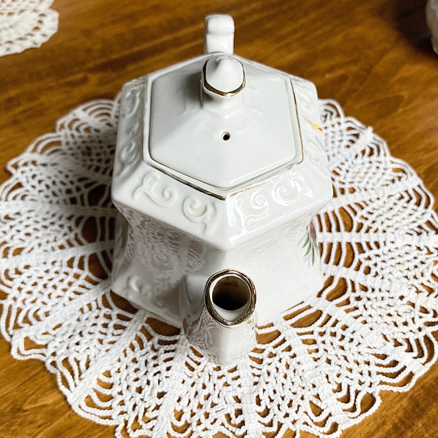 Antique Ellgreave Genuine Ironstone Christmas Teapot