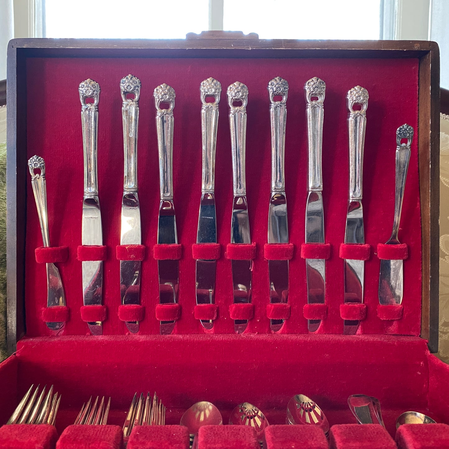 Rogers Bros. Eternally Yours Silverplated Cutlery in Case