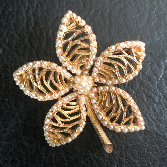 Vintage Faux Pearl Lined Pin